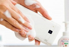 原來日本才是全民防水手機時代的起源！